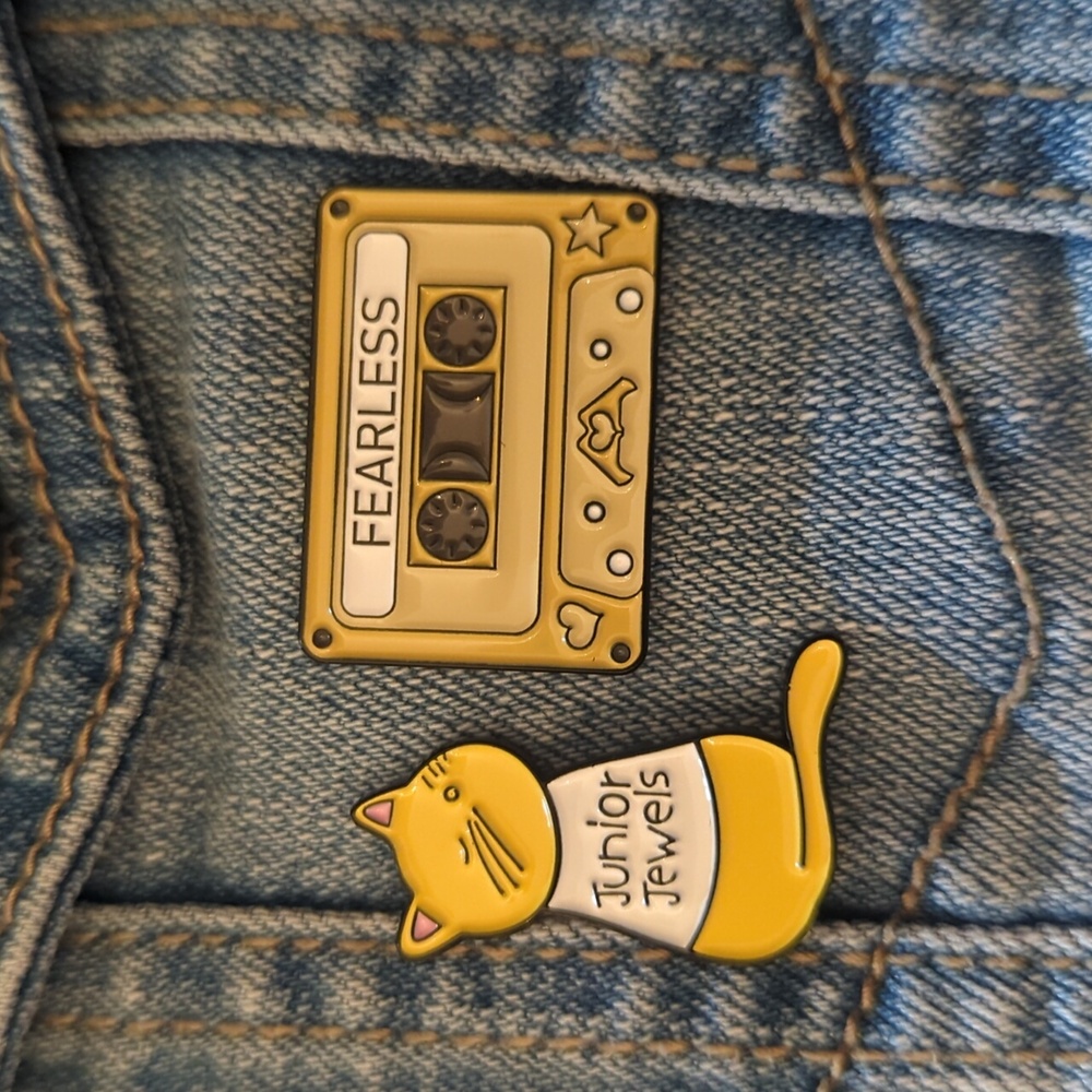💛 Taylor Swift - Fearless (Set of 2) Enamel Pin